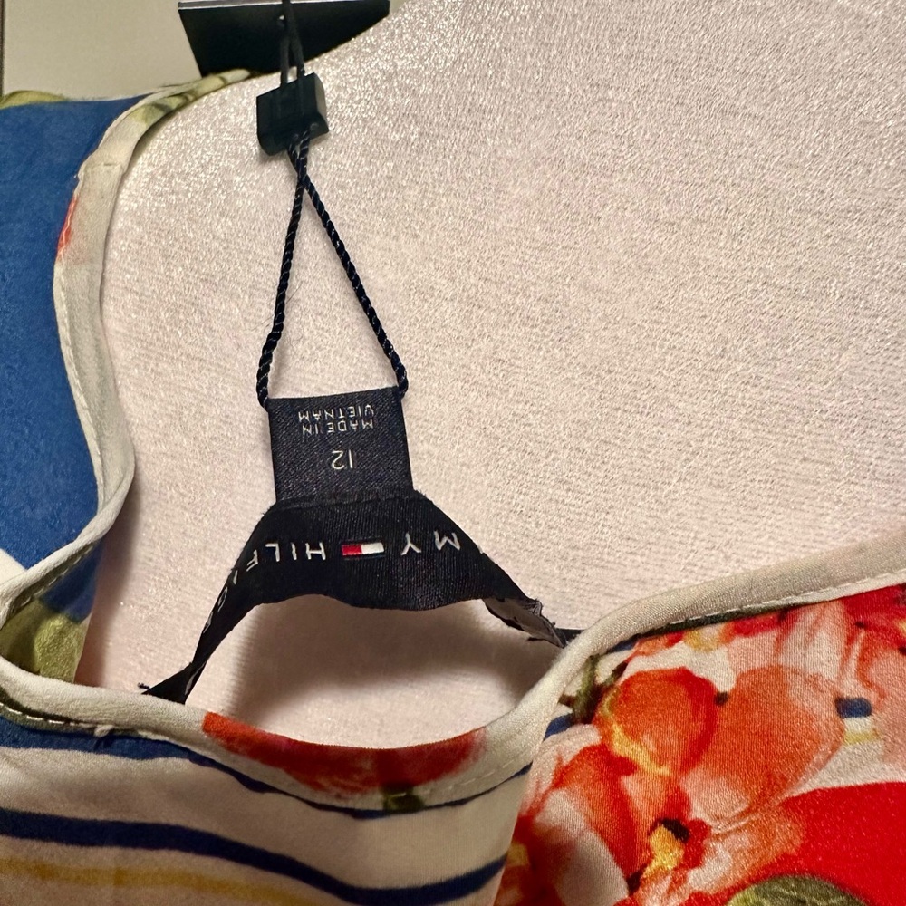 Tommy Hilfiger Floral V-Neck Dress - Picture 5 of 5